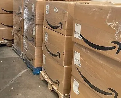 Palés apilados en el almacén