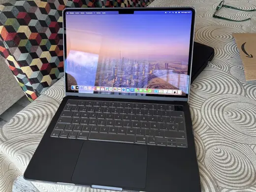 Un MacBook Air de un lote de devoluciones